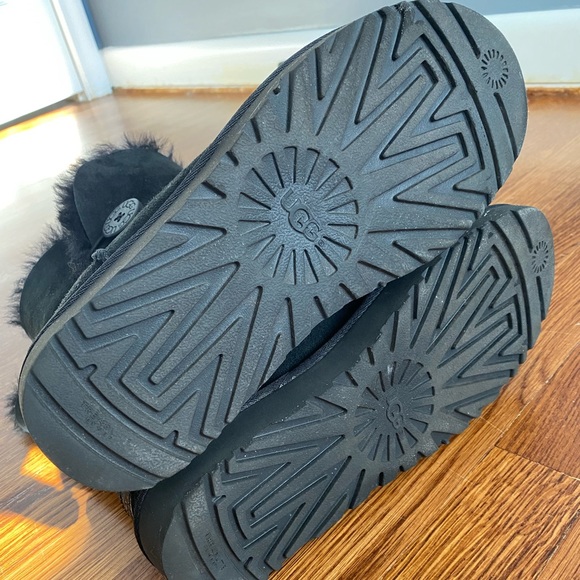 Ugg Bailey Button Black - Picture 4 of 12